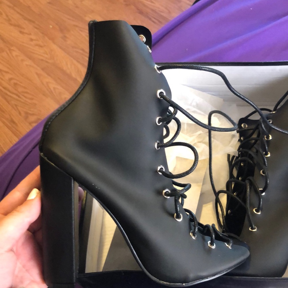 Size 6 lace up heels
